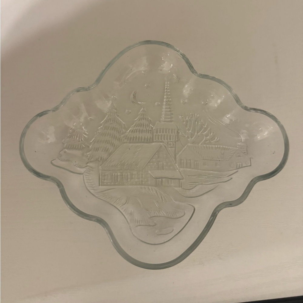 Bali Holiday Wonderland 6.75" Christmas Plate Winter Scene Holiday Boxed Clear